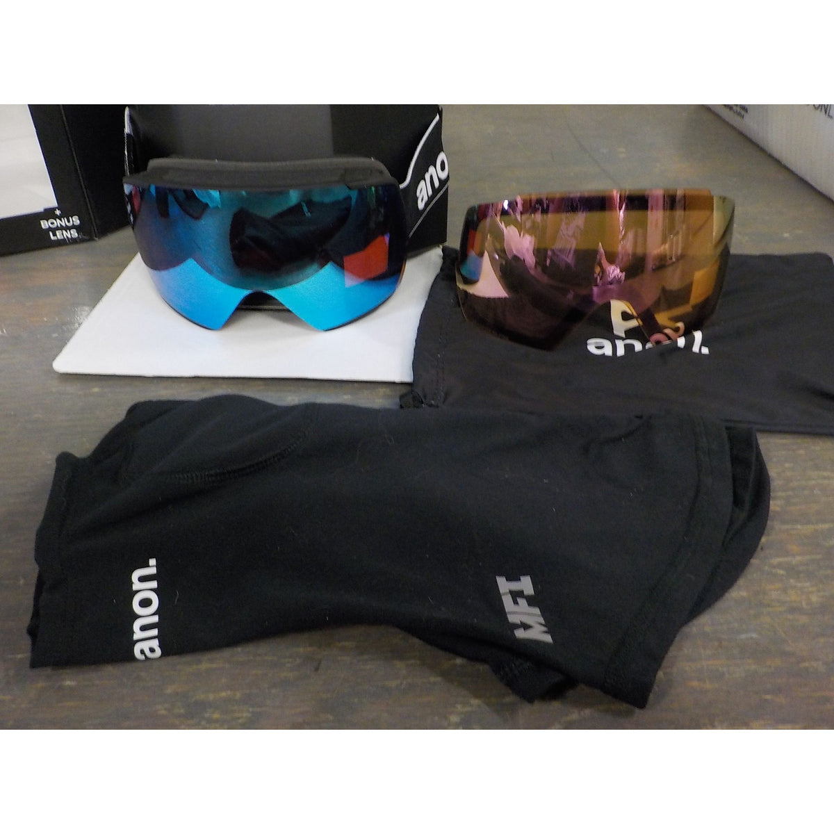 Anon M5S Low Bridge Fit Goggles (Toric) + Perceive Lens - Blk; Perceive Vari Blue + Perceive Cloudy Pink - Used - Acceptable