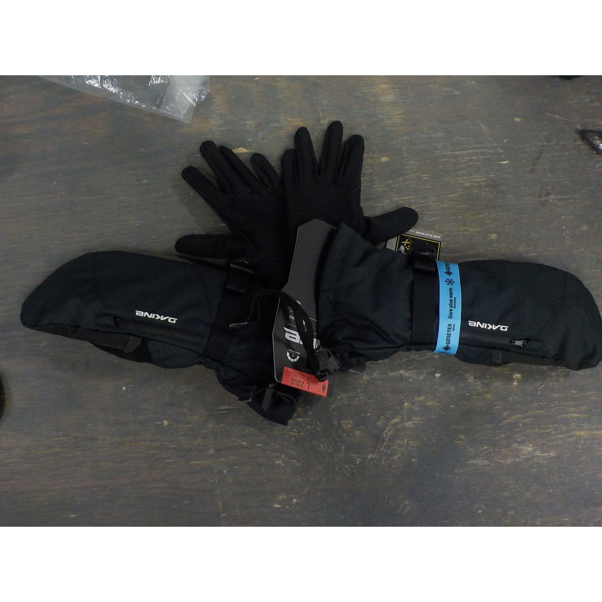 Dakine Women's Sequoia Gore-Tex Mitt - Black - Large - Used - Acceptable