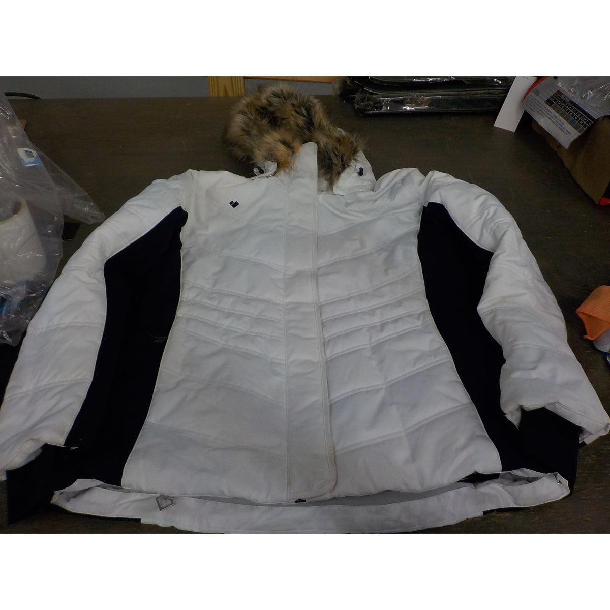 Obermeyer Women's Tuscany II Jacket - White - 12 - Used - Acceptable