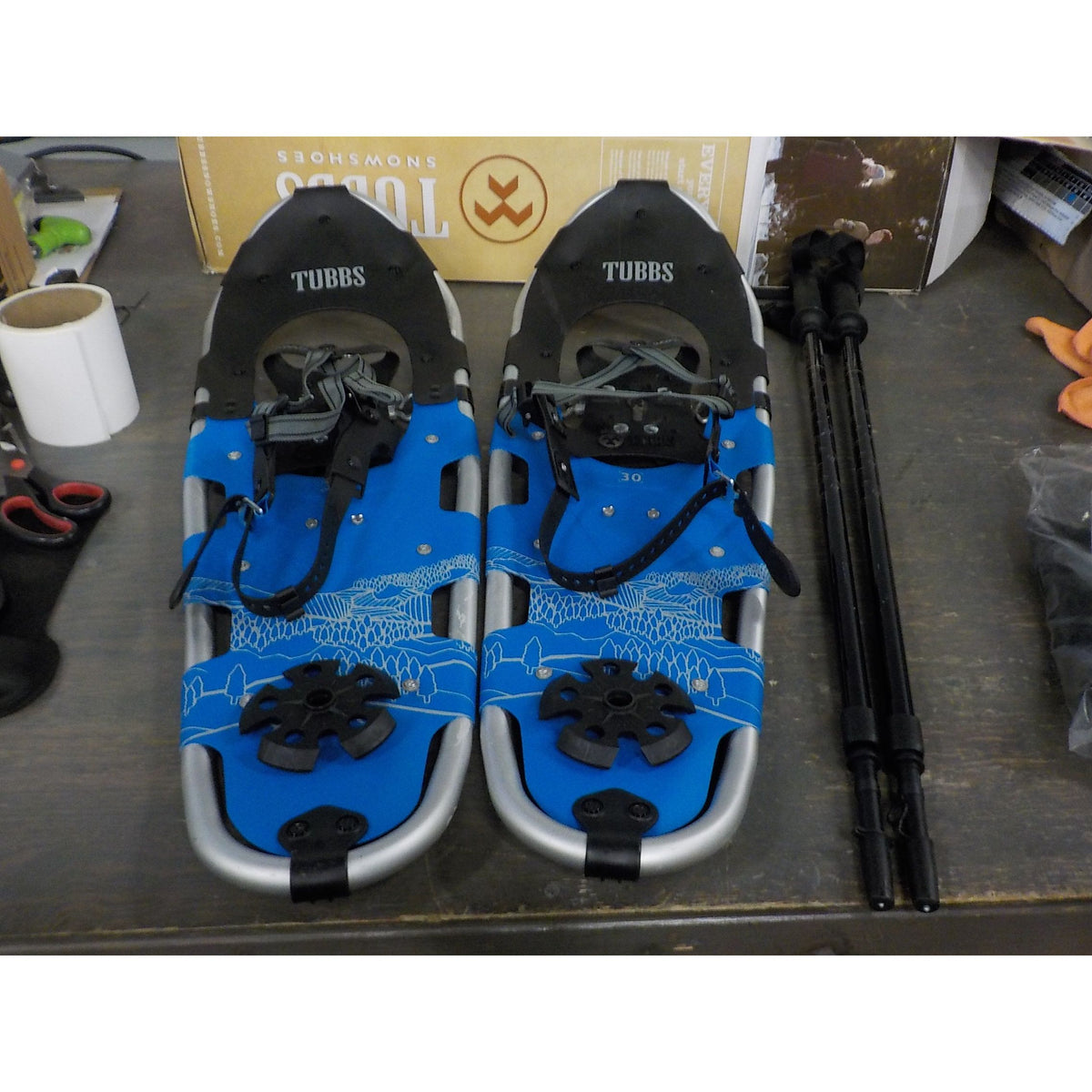 Tubbs Men's Xplore Snowshoes Kit - Silver/Blue - 30 - Used - Acceptable