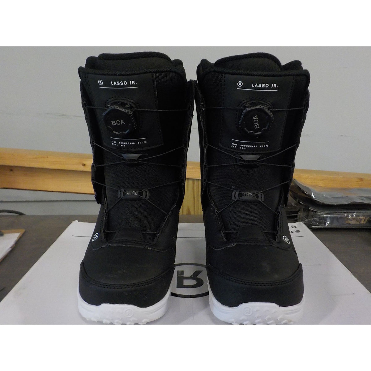 Ride Youth Lasso Jr Snowboard Boots - Black - 2 - Used - Acceptable