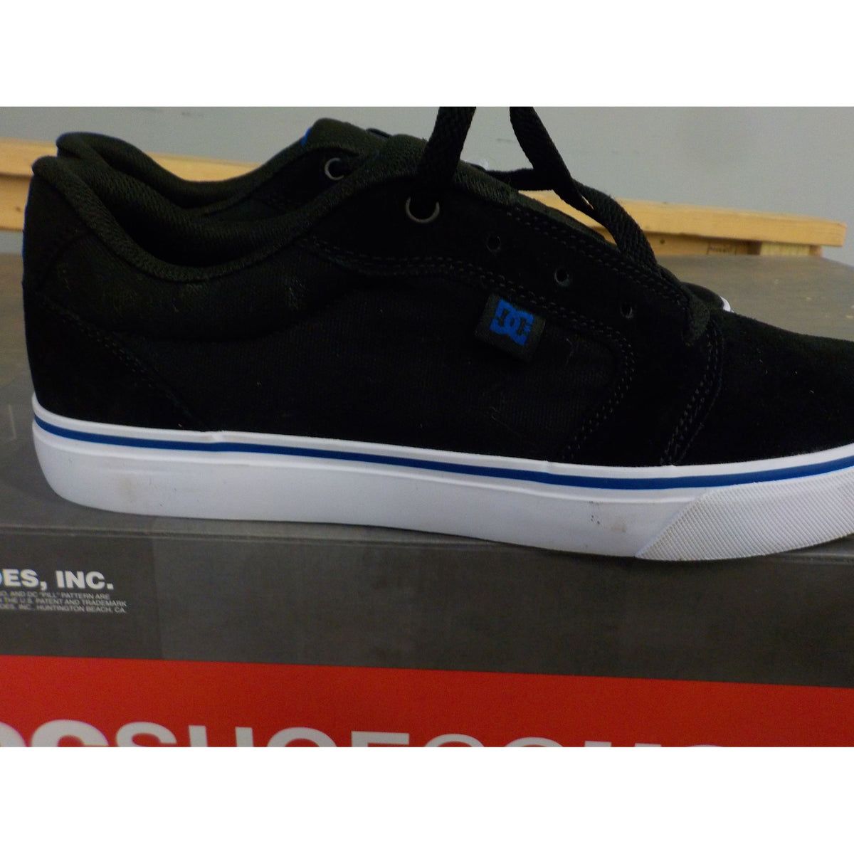 DC Men&#39;s Anvil Shoes - Black/Nautical Blue - 10 - Used - Acceptable