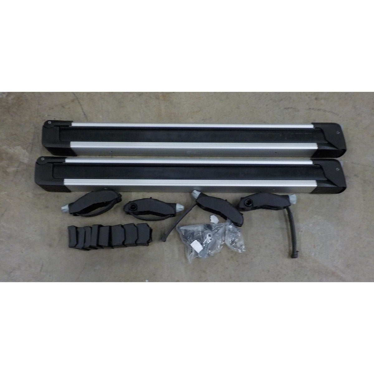 Thule SnowPack Roof Mounted Ski/Snowboard Carrier, 6 Pair - Aluminum - Used - Acceptable