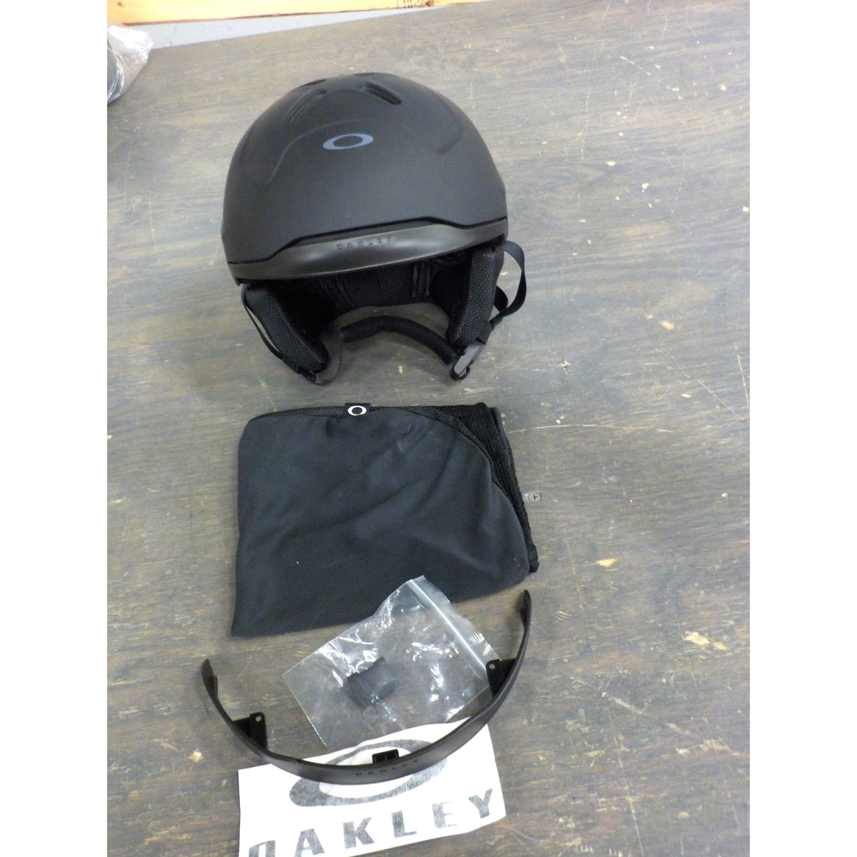 Oakley Mod 3 Men&#39;s Snow Helmet - Blackout - Medium - Used - Acceptable