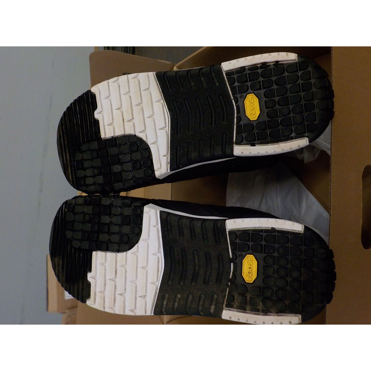 DC Men&#39;s Judge Snowboard Boots - Black/Black/White - 10 - Used - Acceptable