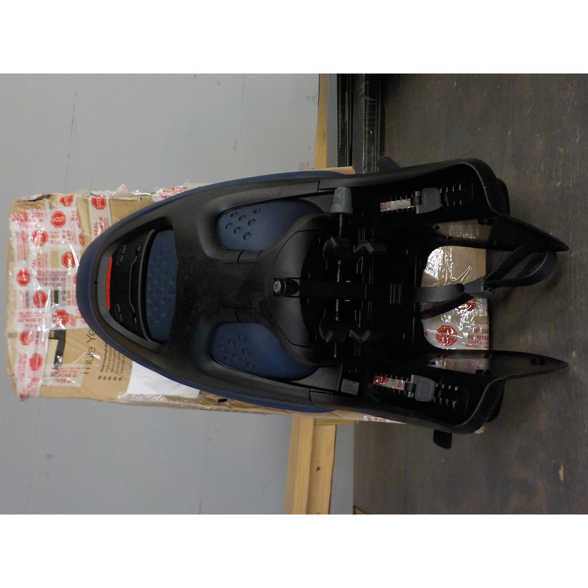 Thule Yepp 2 Maxi Rear Rack Mounted Child Bike Seat - Majolica Blue - Used - Acceptable