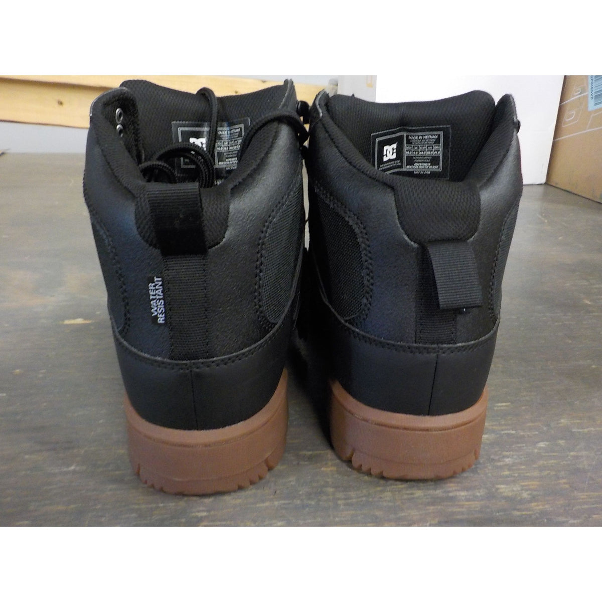 DC Men's Pure High-Top Water Resistant Boots - Black/Gum - 10.5 - Used - Acceptable