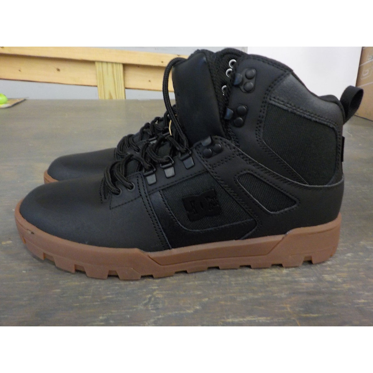 DC Men's Pure High-Top Water Resistant Boots - Black/Gum - 10.5 - Used - Acceptable