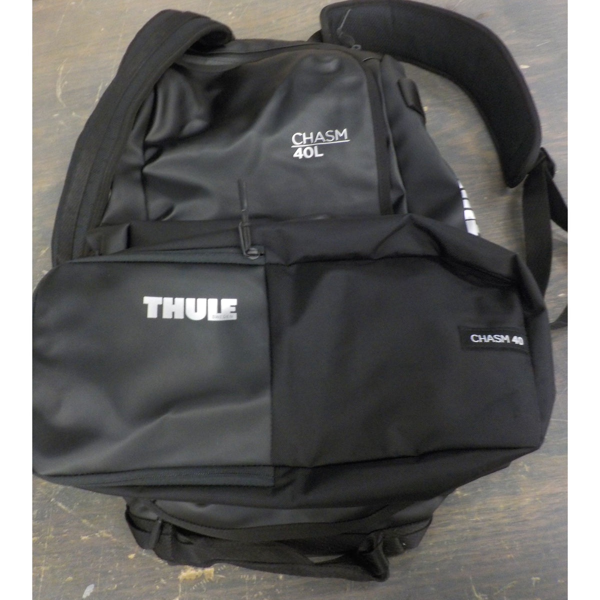Thule Chasm 40L Duffel Bag - Black - Used - Acceptable