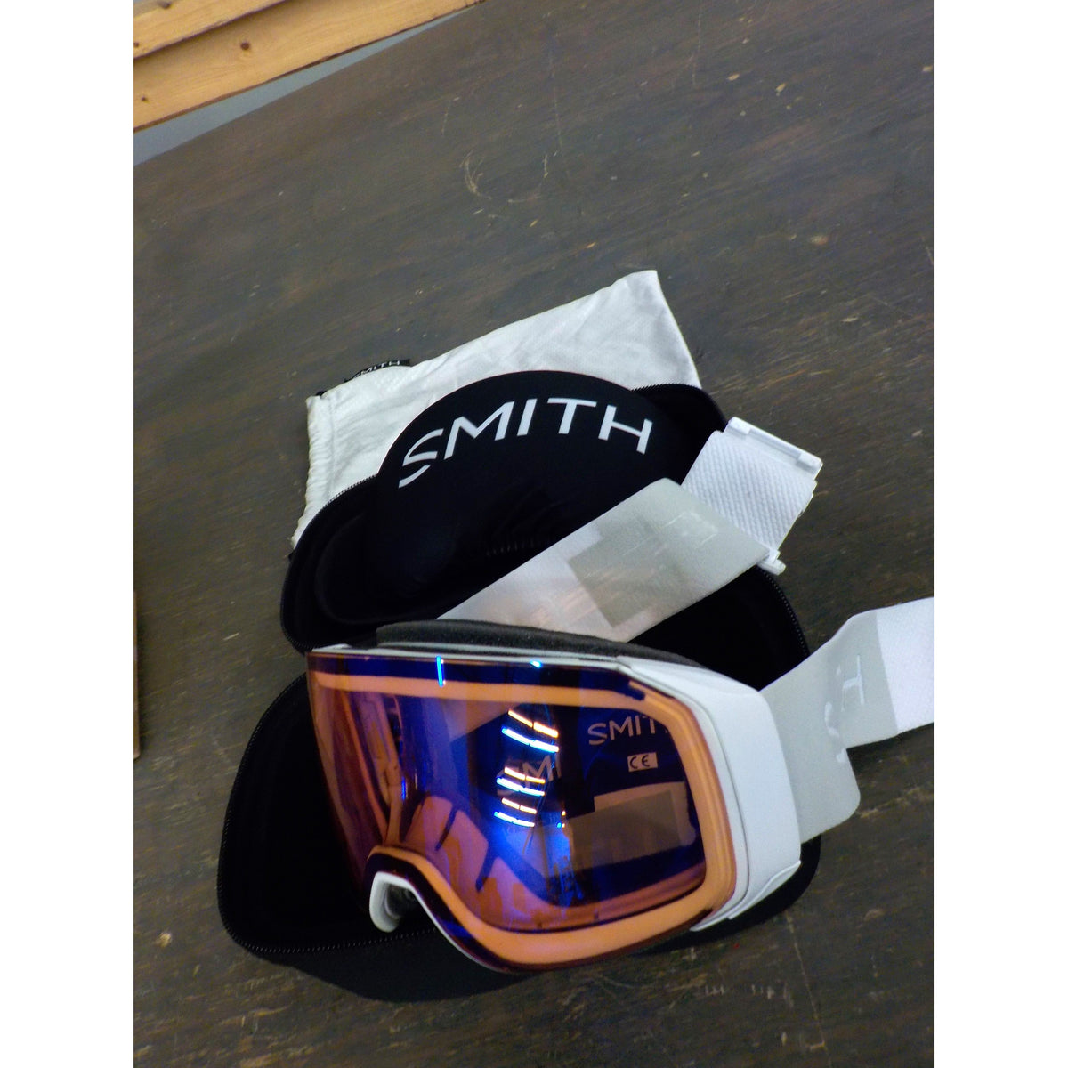smith white goggles Ski Goggles Smith 4D MAG S Womens (White Vapor/Photochromic Rose Flash)