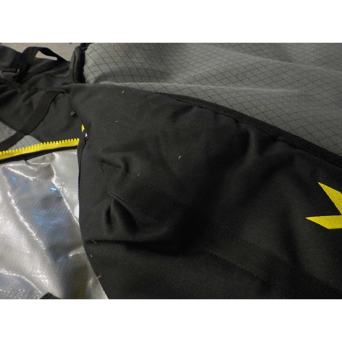 Dakine World Traveler Quad Surfboard Bag - Carbon - 8&#39;6&quot; - Used - Good