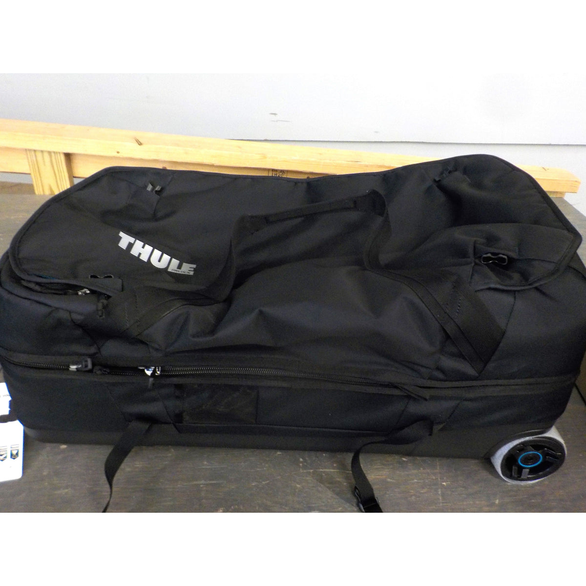 Thule Subterra Luggage 75cm/30” - Black - Used - Acceptable