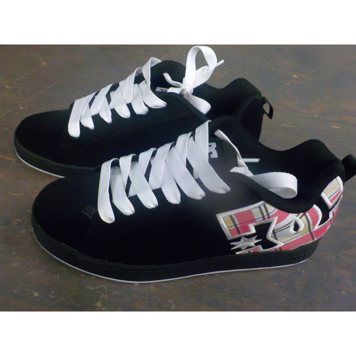 DC Women&#39;s Court Graffik Shoes - Grunge Plaid - 9 - Used - Acceptable