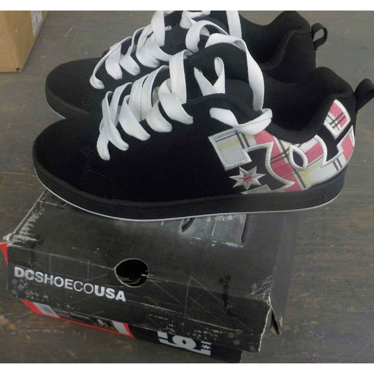 DC Women&#39;s Court Graffik Shoes - Grunge Plaid - 8 - Used - Acceptable