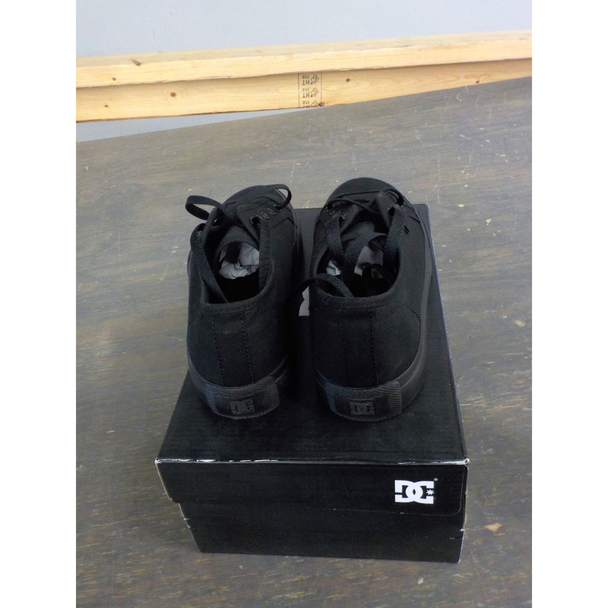 DC Men&#39;s Manual Shoes - Black - 11 - Used - Acceptable