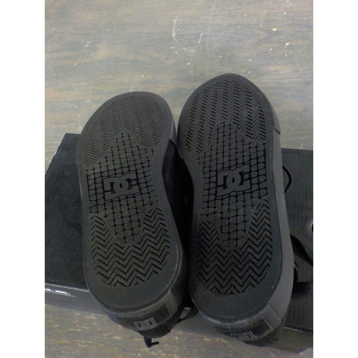 DC Men&#39;s Manual Shoes - Black - 11 - Used - Acceptable