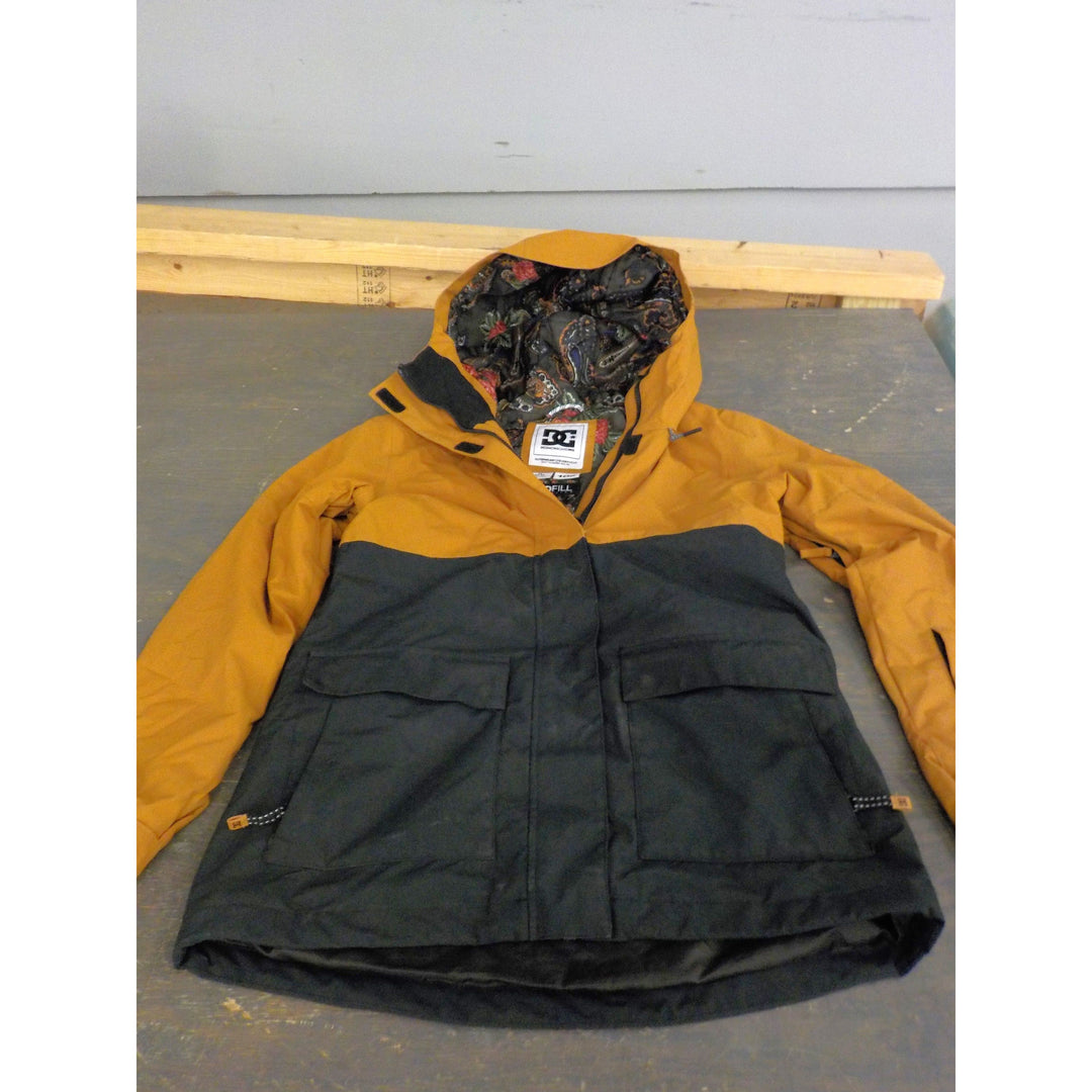 2023 DC Womens Cruiser 10K Insulated Snowboard Jacket-Cathay Spice-M - Used - Acceptable
