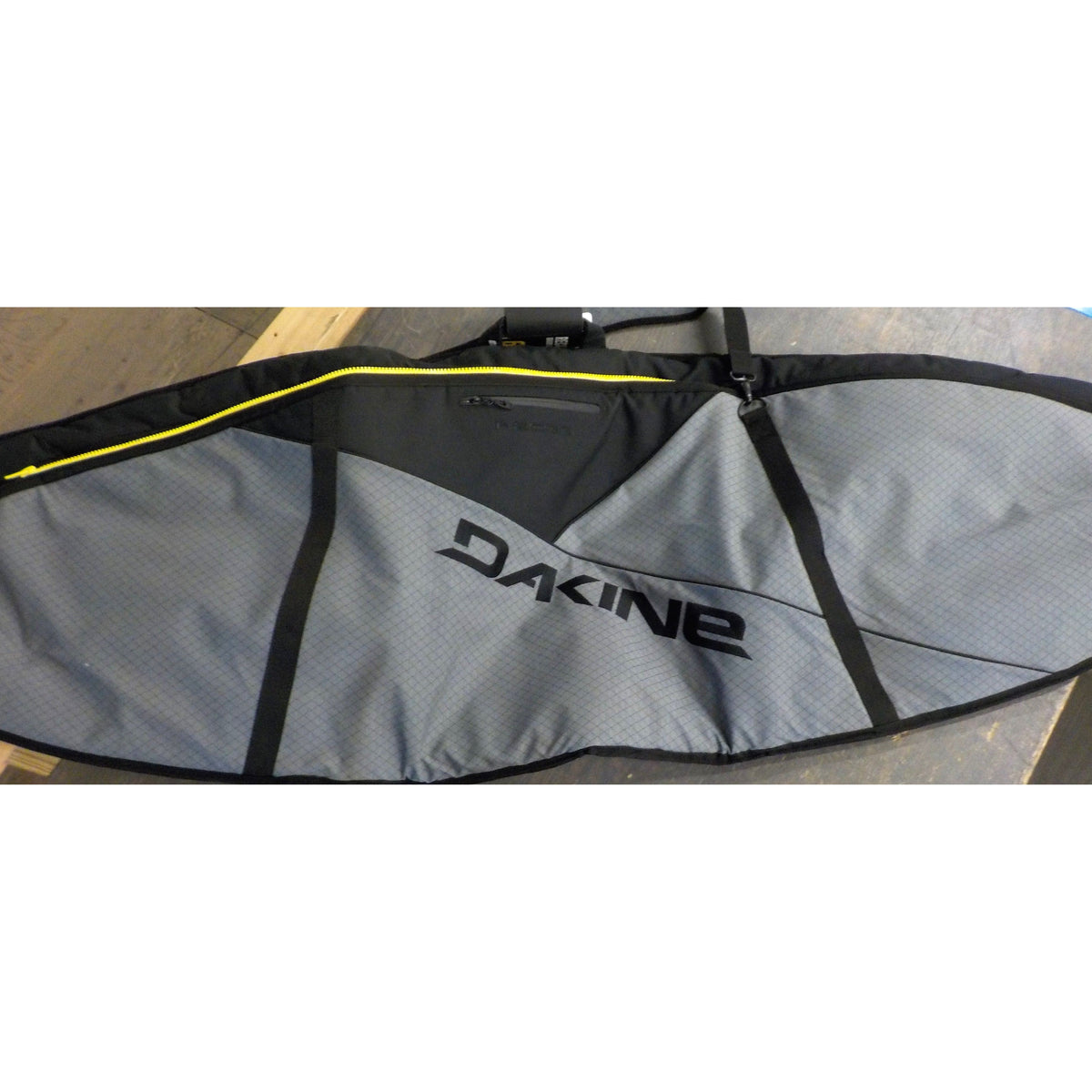 Dakine Recon Double Surfboard Bag Thruster - Carbon - 6&#39;6&quot; - Used - Acceptable