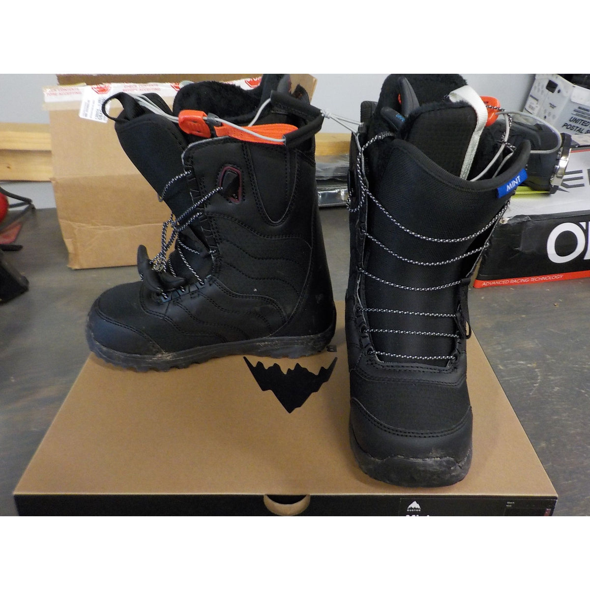 Burton Women's Mint Boot - Black - 5 - Used - Acceptable