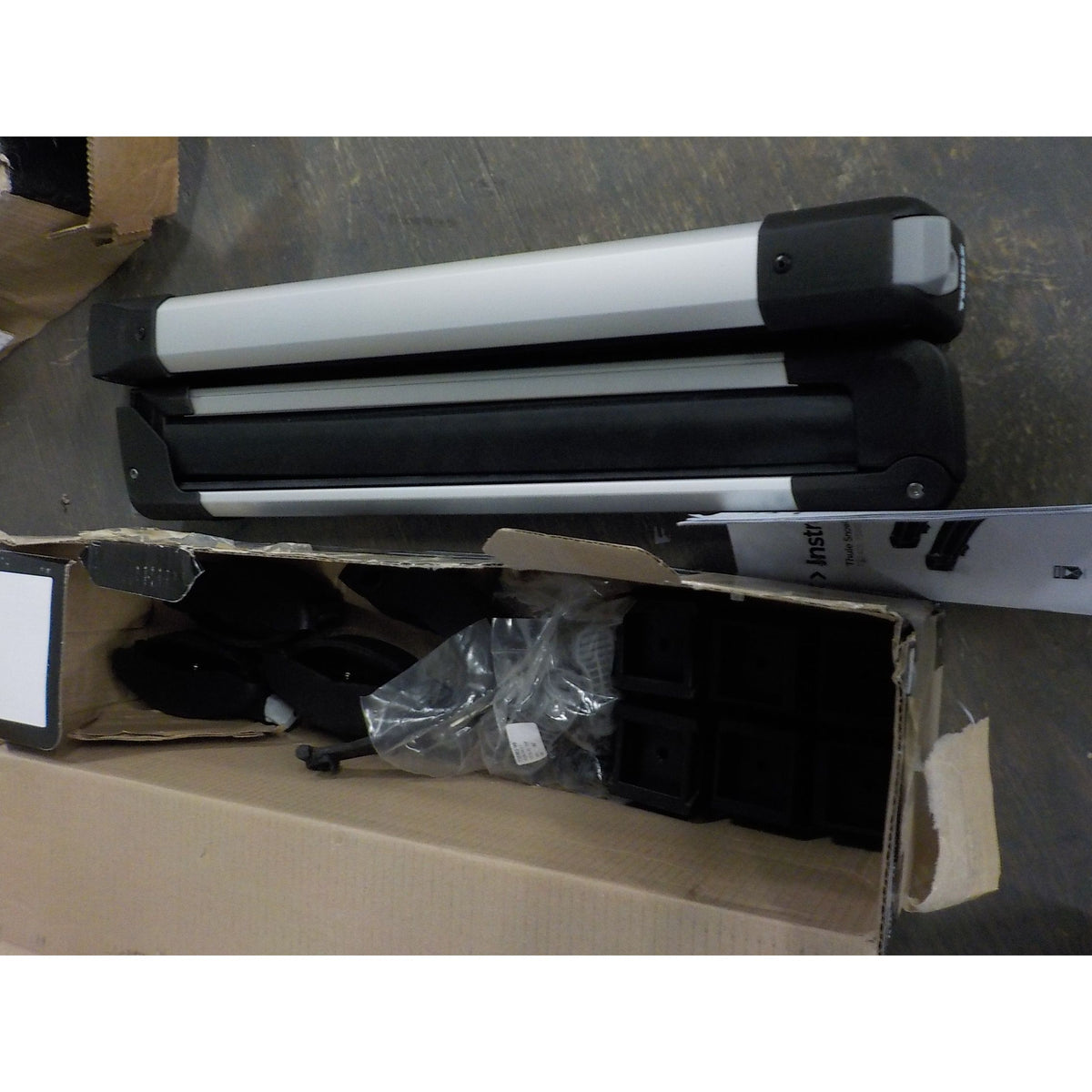 Thule SnowPack Roof Mounted Ski/Snowboard Carrier, 4 Pair - Used - Acceptable