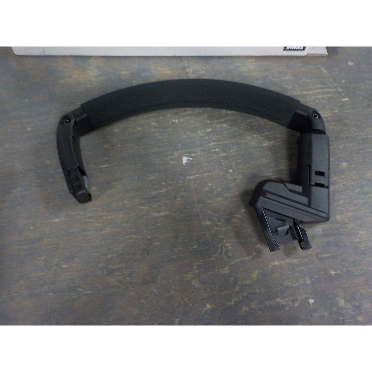 Thule Urban Glide 3 Bumper Bar - Used - Acceptable