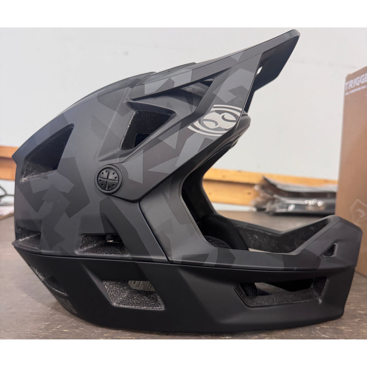 iXS Trigger FF MIPS Helmet - Camo Black - ML (58-62cm) - Used - Acceptable