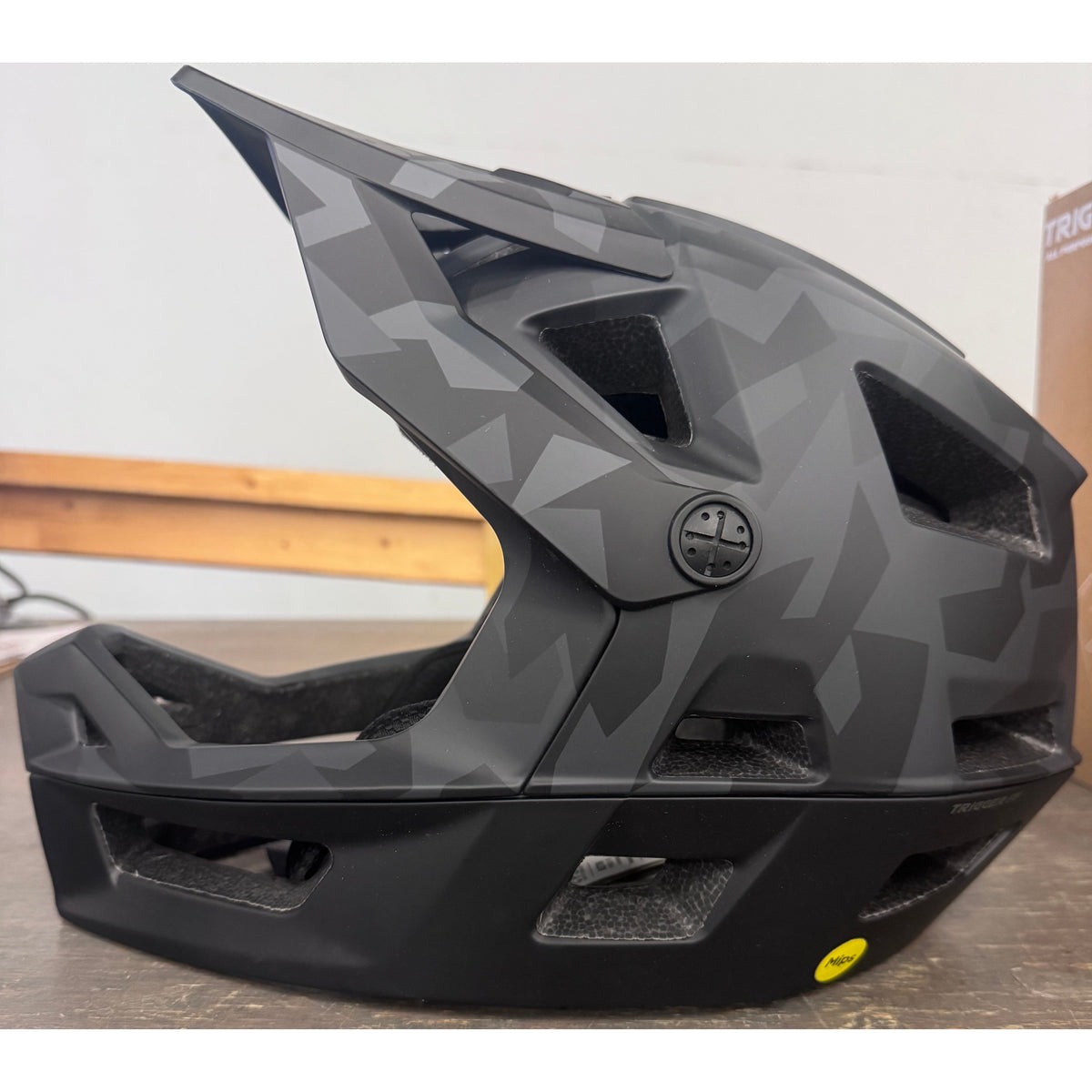 iXS Trigger FF MIPS Helmet - Camo Black - ML (58-62cm) - Used - Acceptable