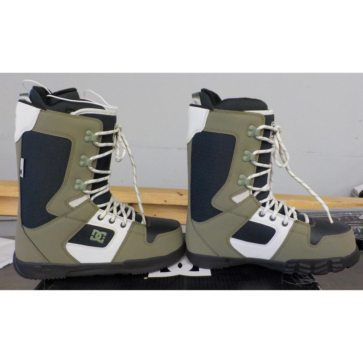 DC Men's Phase Snowboard Boots - Army Green - 8 - Used - Acceptable