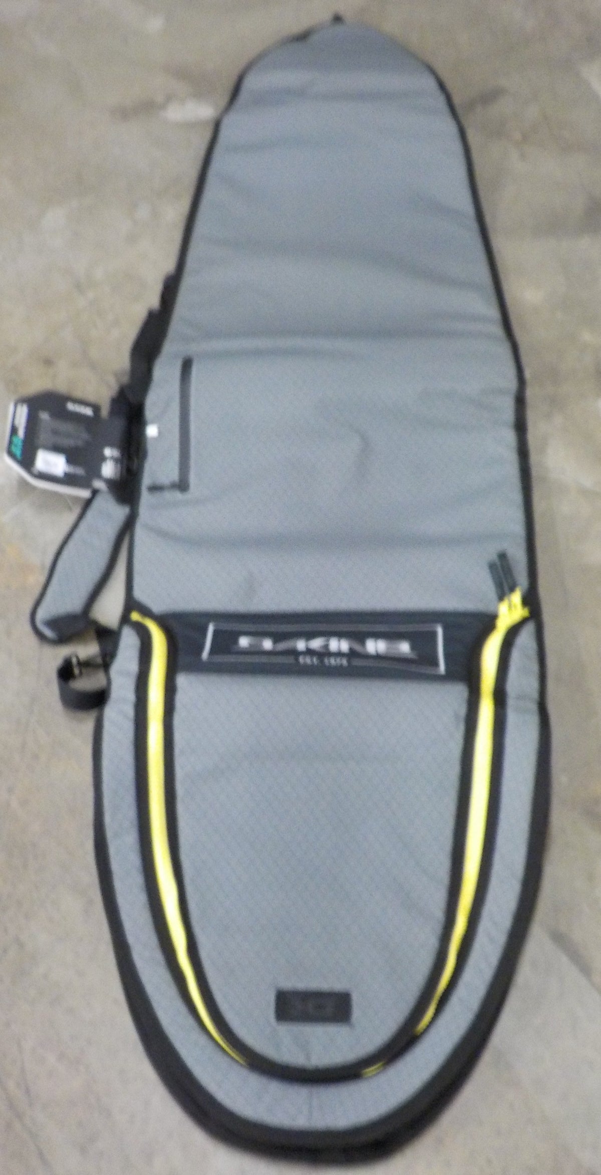 Dakine Mission Surfboard Bag Thruster - Carbon - 6'3" - Used - Acceptable