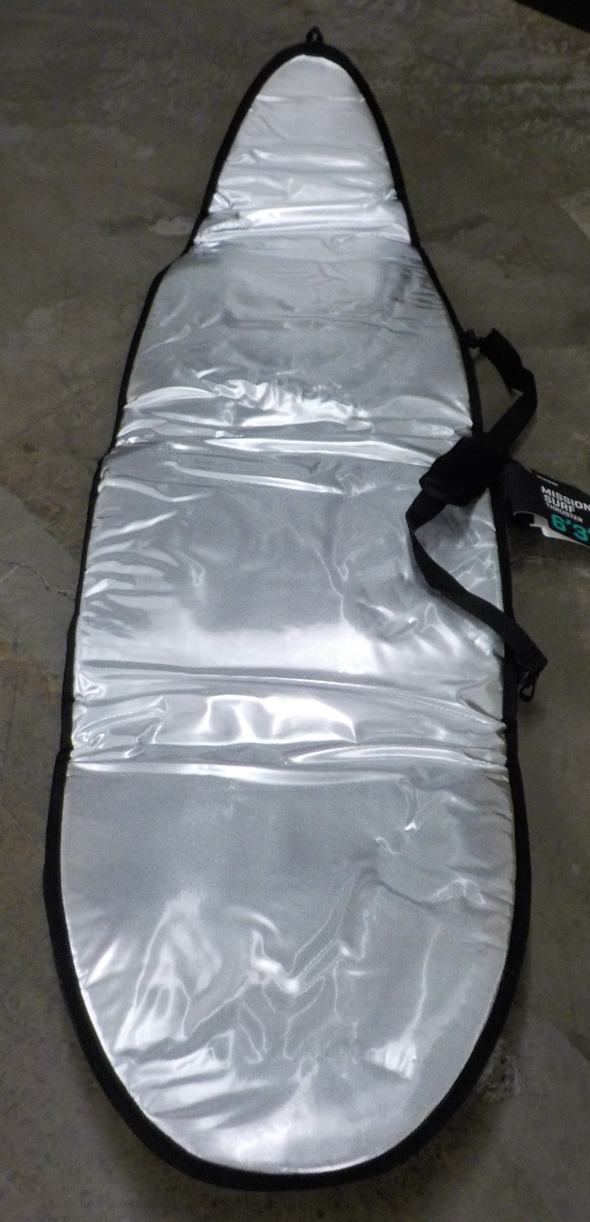 Dakine Mission Surfboard Bag Thruster - Carbon - 6'3" - Used - Acceptable