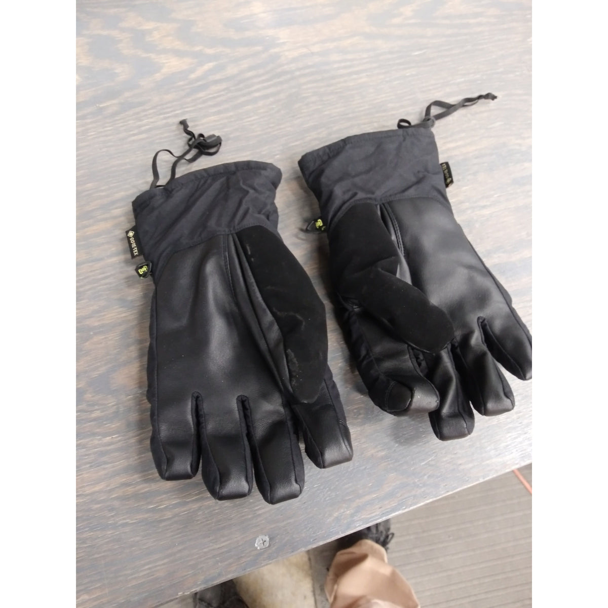 Burton GoreTex Under Glove - True Black - XX Large - Used - Acceptable