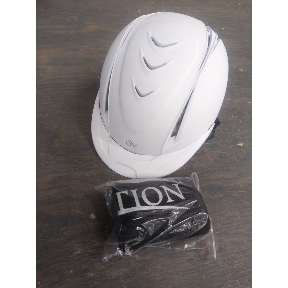 Ovation Deluxe Schooler Helmet - White - Medium/Large - Used - Acceptable