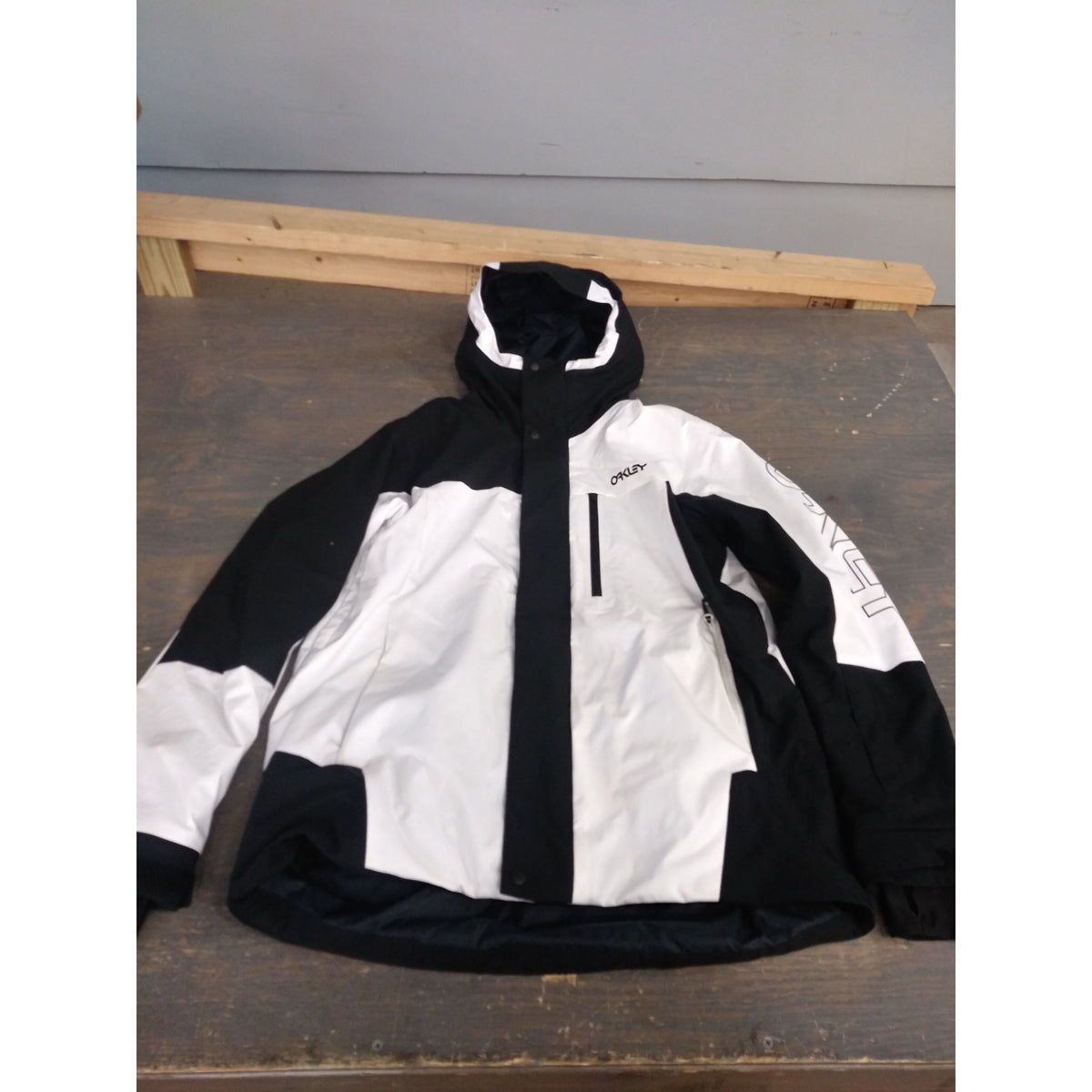 Oakley Men&#39;s TNP TBT Insulated Jacket - Black/White - Large - Used - Acceptable
