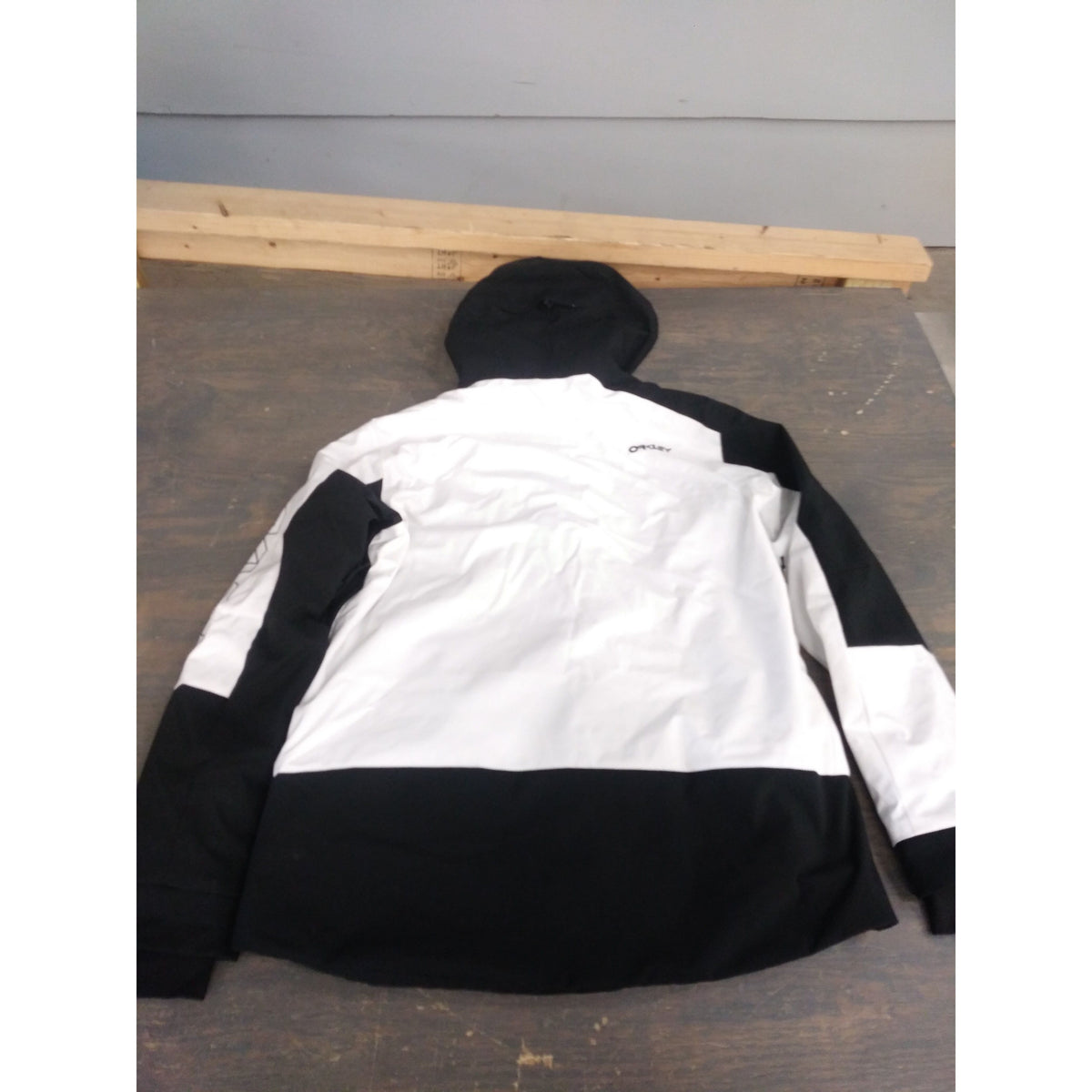 Oakley Men&#39;s TNP TBT Insulated Jacket - Black/White - Large - Used - Acceptable