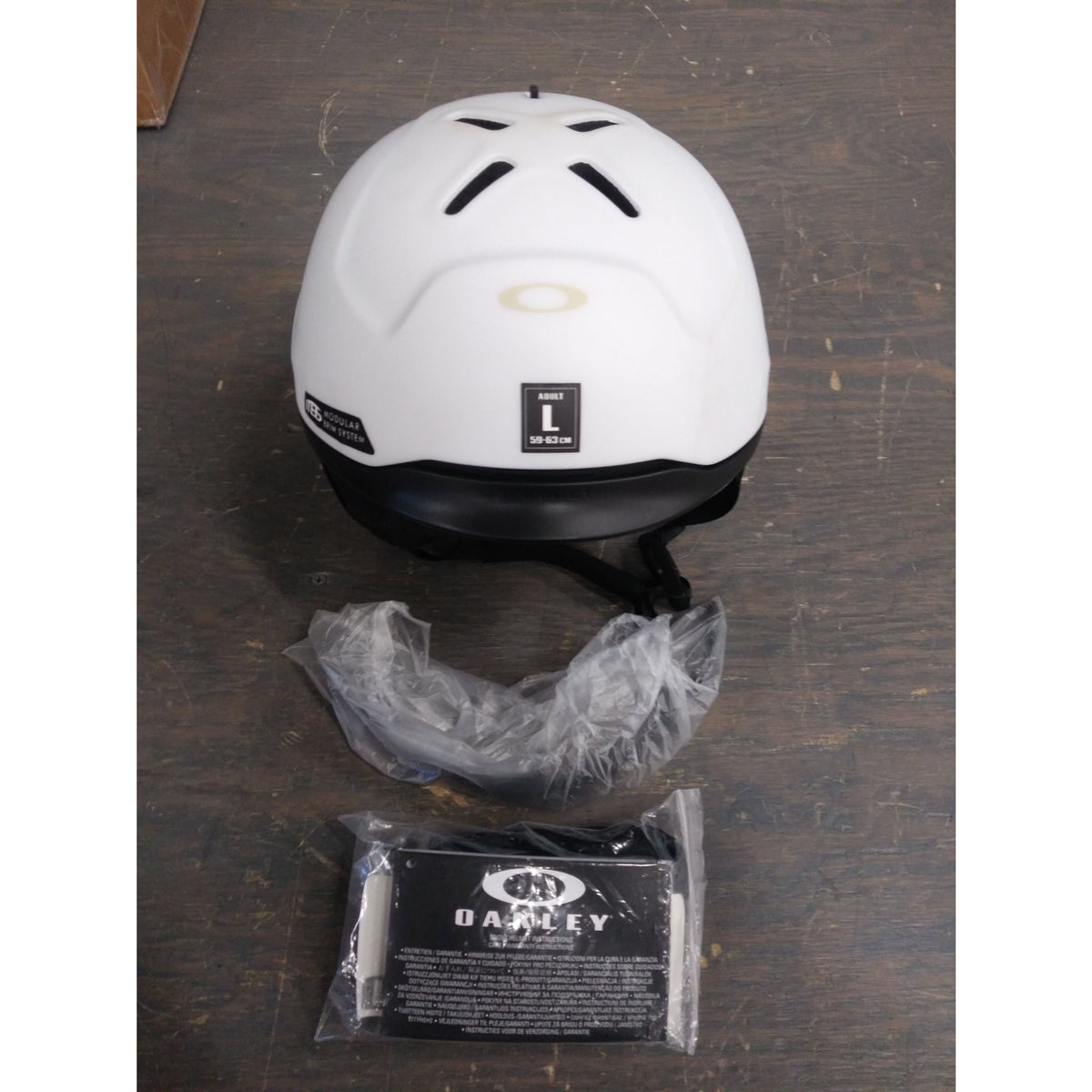 Oakley Mod 3 Men&#39;s Snow Helmet - White - Large - Used - Acceptable